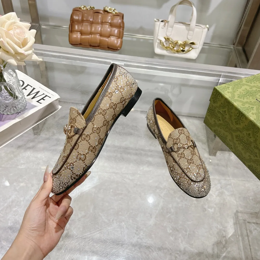 👟👟Ex-factory price 500👟👟 Women's Shoes Women's Clothing Genuine Leather Sole +50 Burgundy G Diamond (35-41) (41/42 Customized) As an outstanding representative of Gucci's design heritage, the Jordaan series of loafers with horsebit buckles vividly highlight the classic elegance. Crafted from the brand's signature monogram canvas, this shoe is timeless. Made from soft material and with a refined, smooth silhouette, these shoes are a perfect expression of everyday elegance. Gucci Angora Red GG Canvas Women Light Gold Tone Hardware Horsebit Faceted Crystal Detail Leather Sole Flat